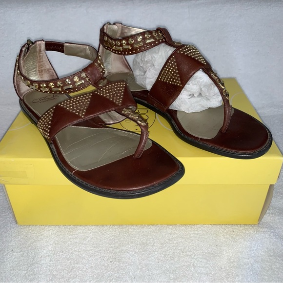 Women’s 8M CIRCA Joan & David SUMMERFUN Dark Brown Leather Aztec Studded Sandals - Picture 4 of 15